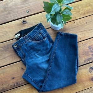 Democracy Ab’solution Booty Lift Jeans in a classic medium blue wash. Size 20